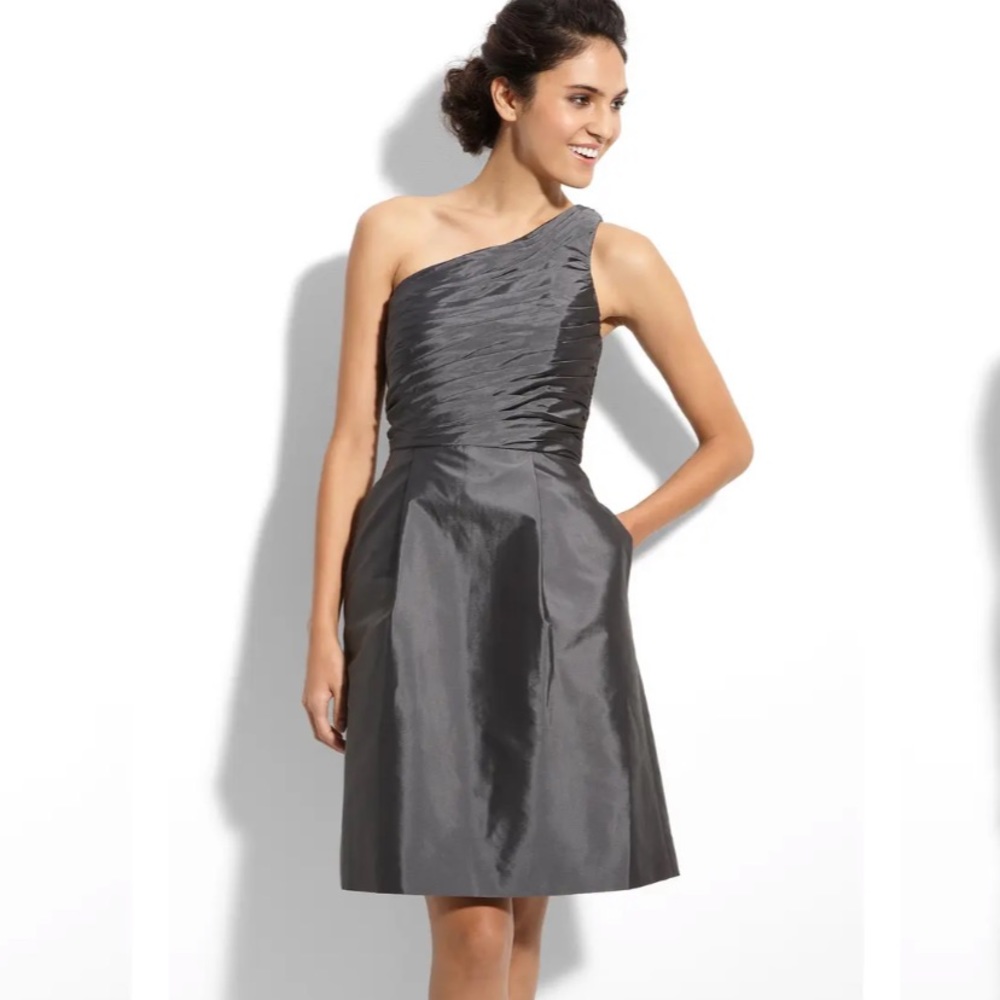 Monique Lhuillier EUC Slate Gray Dress Size 8
